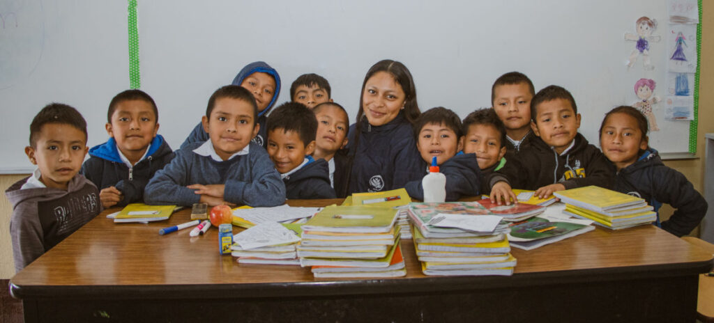 TeacherCindywithClass_6183-WEB